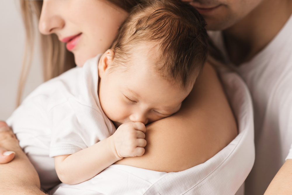 Почему новорожденные срыгивают? | Philips Avent